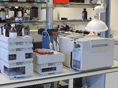 Cromatografía de líquidos de alta resolución con detector selectivo de masas con trampa de iones (ION TRAP)