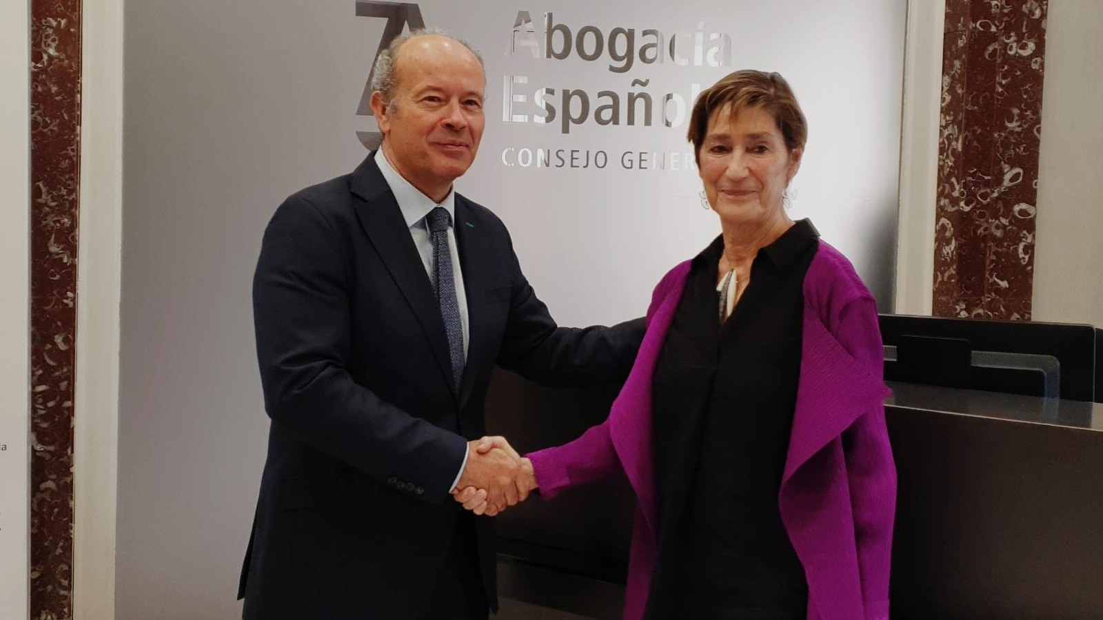 El ministro de Justicia, Juan Carlos Campo, durante su encuentro con la presidenta del Consejo General de la Abogac&iacute;a Espa&ntilde;ola (CGAE), Victoria Ortega