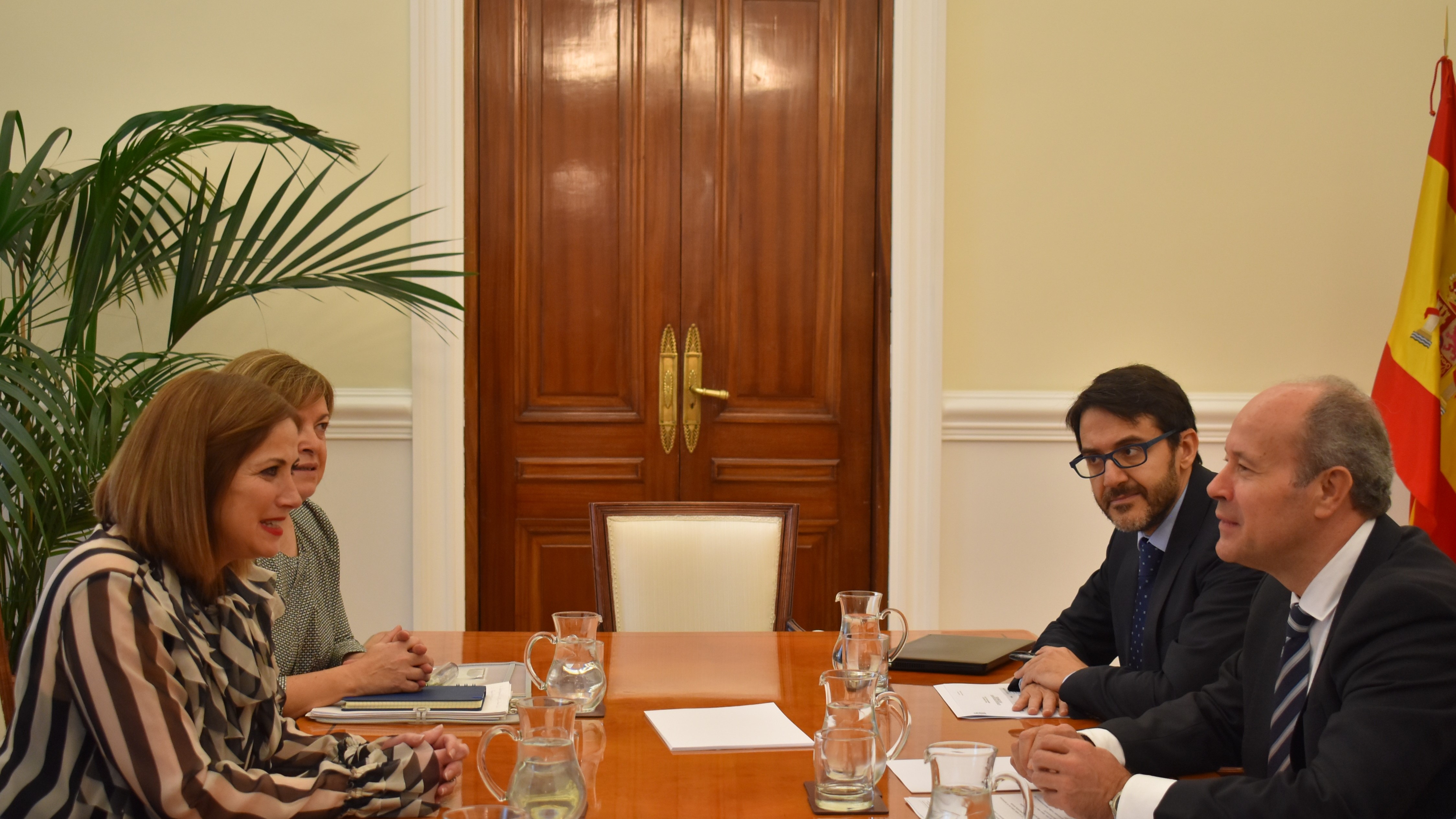 El ministro de Justicia, Juan Carlos Campo, durante su reuni&oacute;n con la consejera de Trabajo y Justicia del Gobierno Vasco, Mar&iacute;a Jes&uacute;s San Jos&eacute;