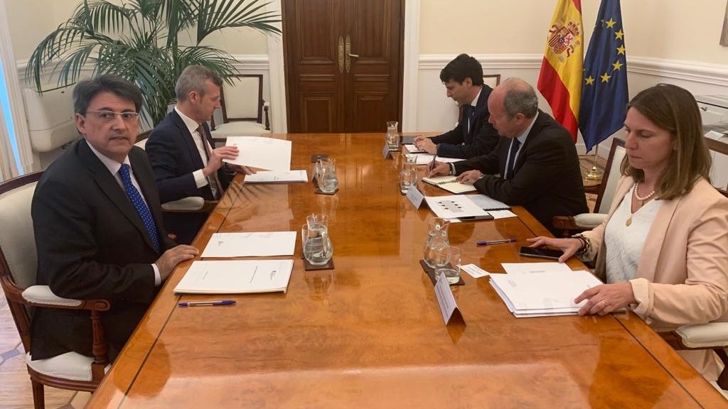 El ministro de Justicia, Juan Carlos Campo, durante su reunión con el vicepresidente de la Xunta de Galicia y consejero de Presidencia, Administraciones Públicas y Justicia, Alfonso Rueda