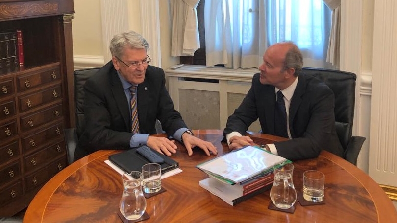 El ministro de Justicia, Juan Carlos Campo, con el consejero de Administraciones P&uacute;blicas, Justicia y Seguridad de Canarias, Julio P&eacute;rez