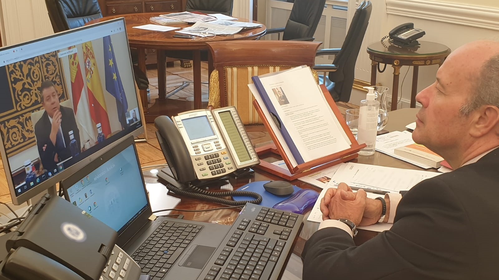 Videoconferencia con el presidente de Castilla La-Mancha