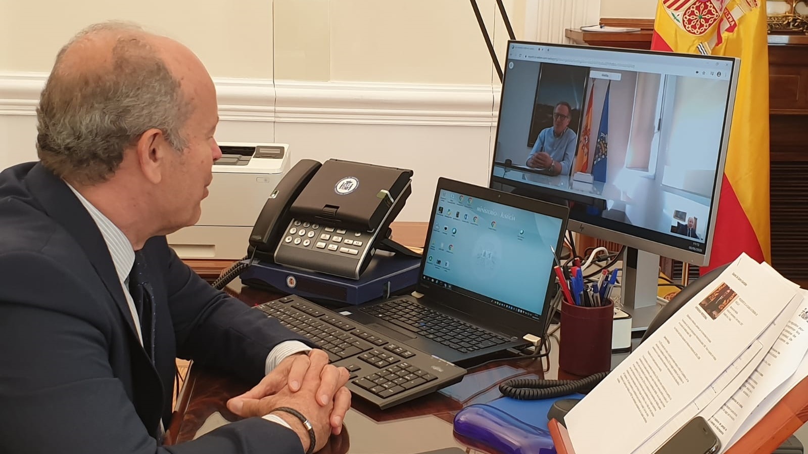El ministro de Justicia, Juan Carlos Campo, durante su reuni&oacute;n con el presidente de la ciudad aut&oacute;noma de Melilla, Eduardo de Castro