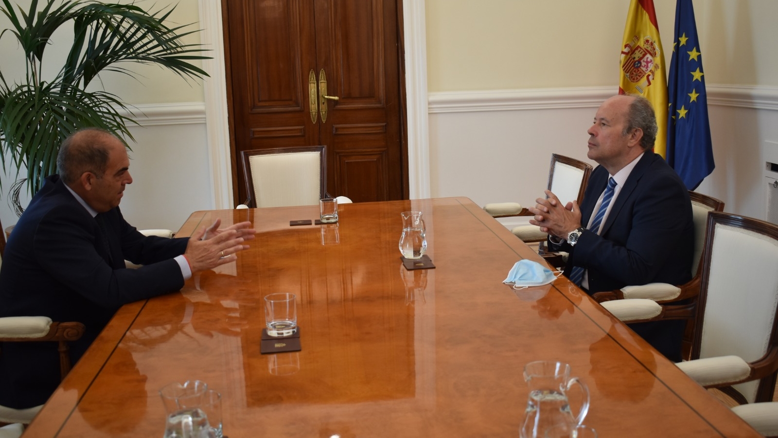 El ministro de Justicia, Juan Carlos Campo, durante su reuni&oacute;n con el presidente de la Federaci&oacute;n de Asociaciones de Trabajadores Aut&oacute;nomos (ATA), Lorenzo Amor