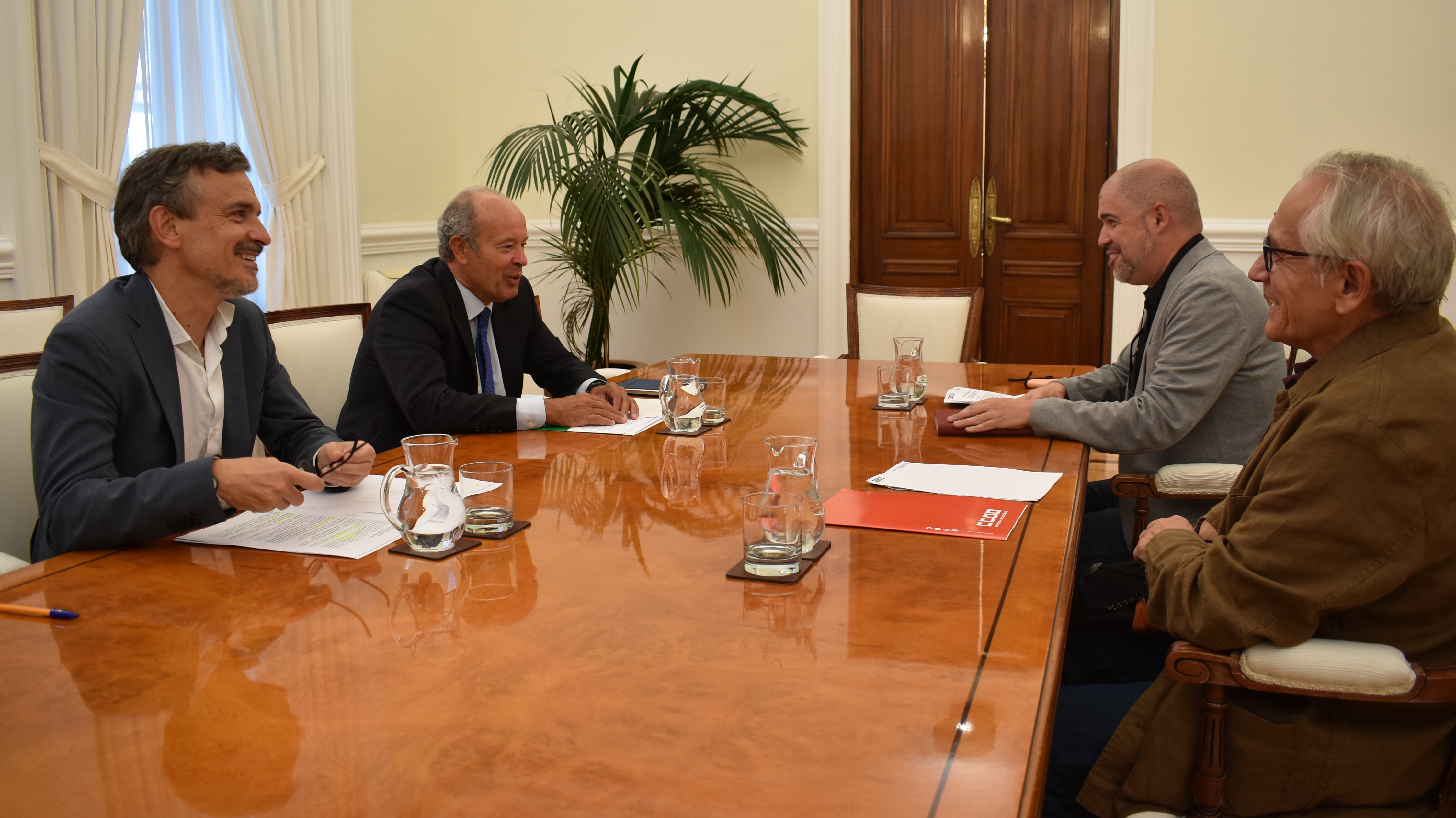 El ministro de Justicia, Juan Carlos Campo, junto con el secretario general de CCOO, Unai Sordo
