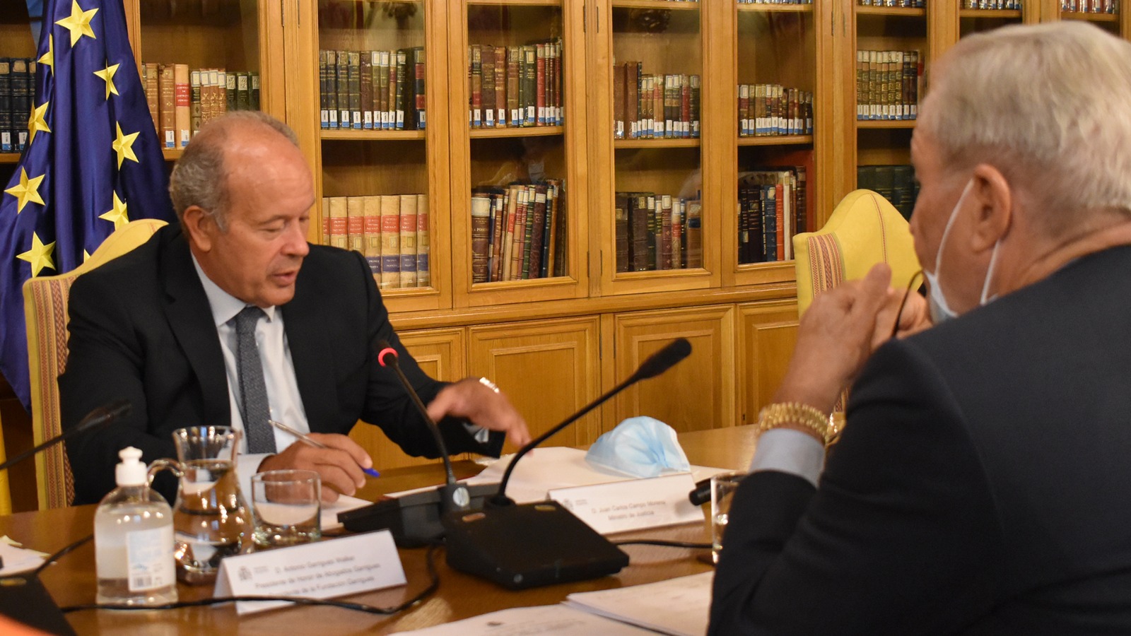 El ministro de Justicia, Juan Carlos Campo, presidiendo la Comisi&oacute;n para la elaboraci&oacute;n de un anteproyecto de la ley del Derecho de Defensa
