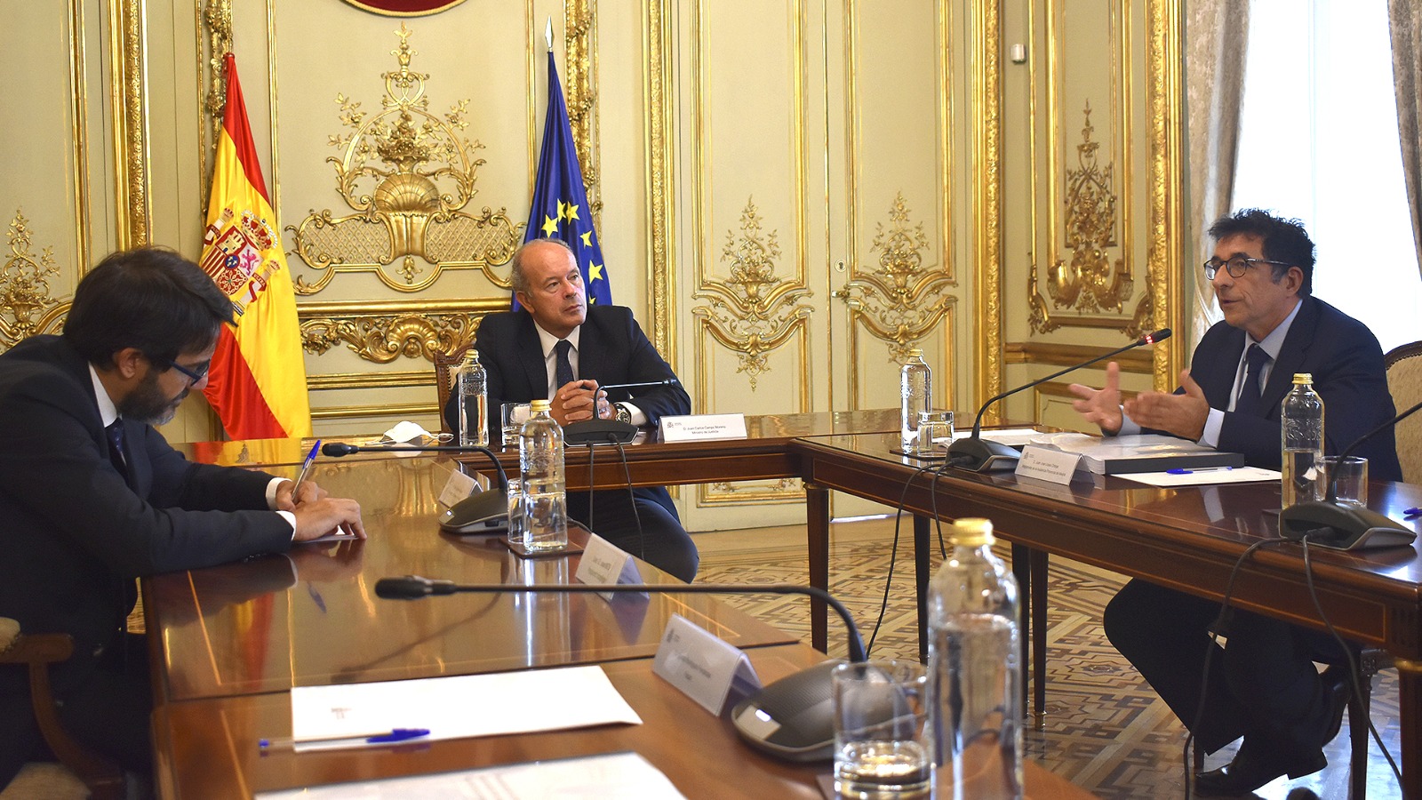 El ministro de Justicia, Juan Carlos Campo, junto con el secretario de Estado de Justicia, Pablo Zapatero y el presidente de la comisi&oacute;n de expertos para la Ley de Enjuiciamiento Criminal, Juan Jos&eacute; L&oacute;pez Ortega