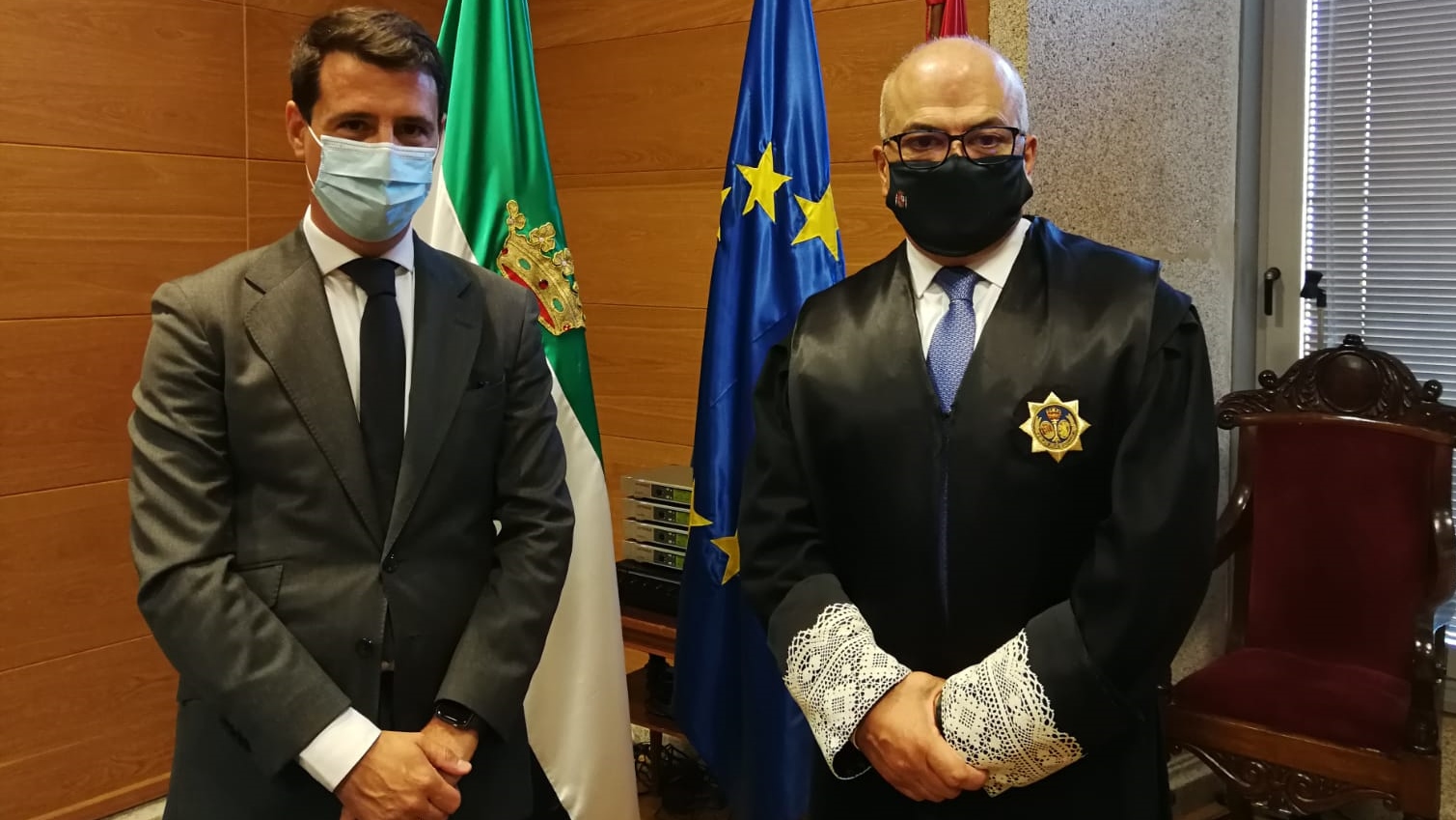 El secretario general para la Innovaci&oacute;n y Calidad del Servicio P&uacute;blico de Justicia, Borja Vargues, junto al secretario de Gobierno del Tribunal Superior de Justicia de Extremadura (TSJEx), Domingo Bujalance
