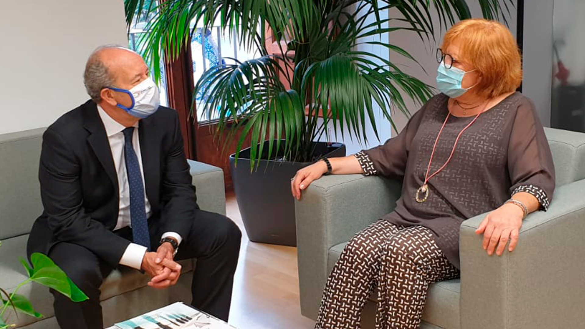 El ministro de Justicia, Juan Carlos Campo, durante su reuni&oacute;n con la delegada del Gobierno en la Comunidad Valenciana, Gloria Isabel Calero