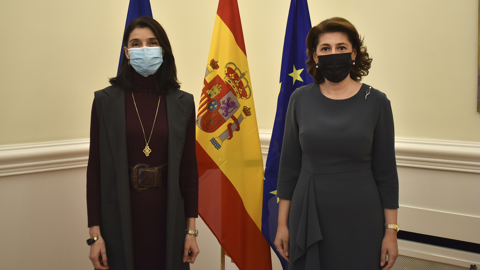 Pilar Llop con la embajadora de Rumanía en España, Gabriela Dancău