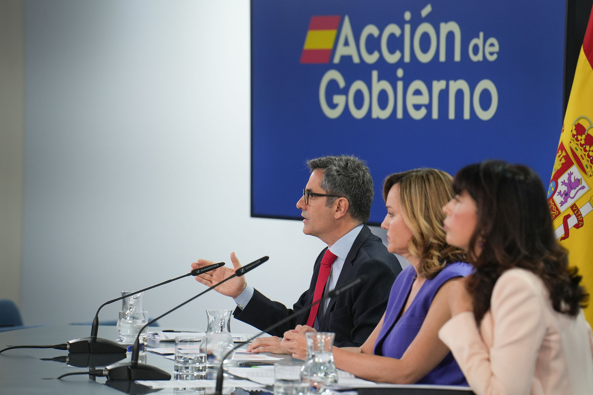 Il Ministro Félix Bolaños García durante la conferenza stampa - Fonte: Ministero della Giustizia spagnolo