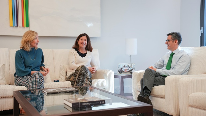 Bolaños se reúne con la directora de la AEPD y la presidenta de la FNMT