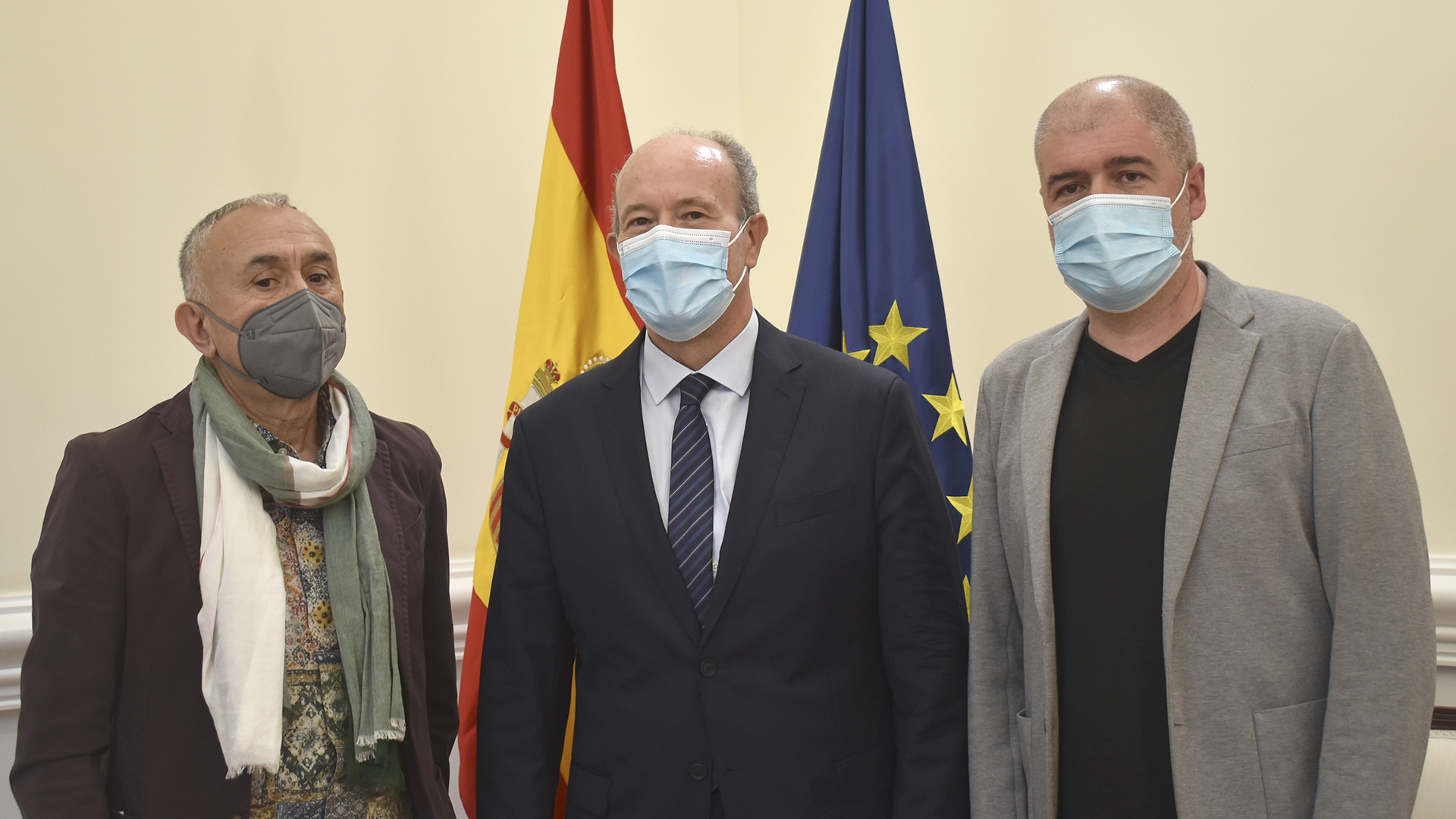 Campo se reúne con los sindicatos UGT y CCOO