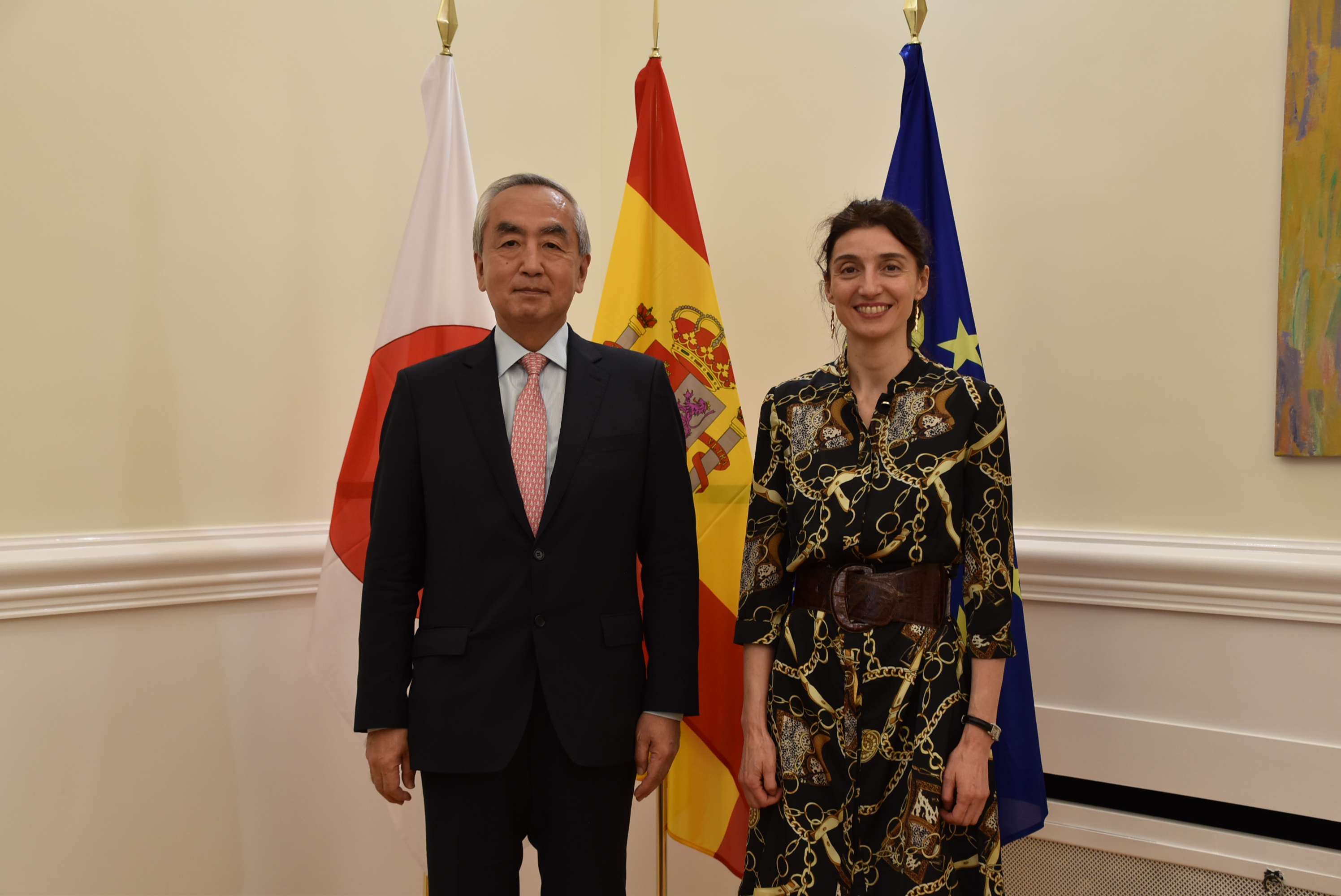 La ministra de Justicia, Pilar Llop, con el embajador de Japón en España, Kenji Hiramatsu