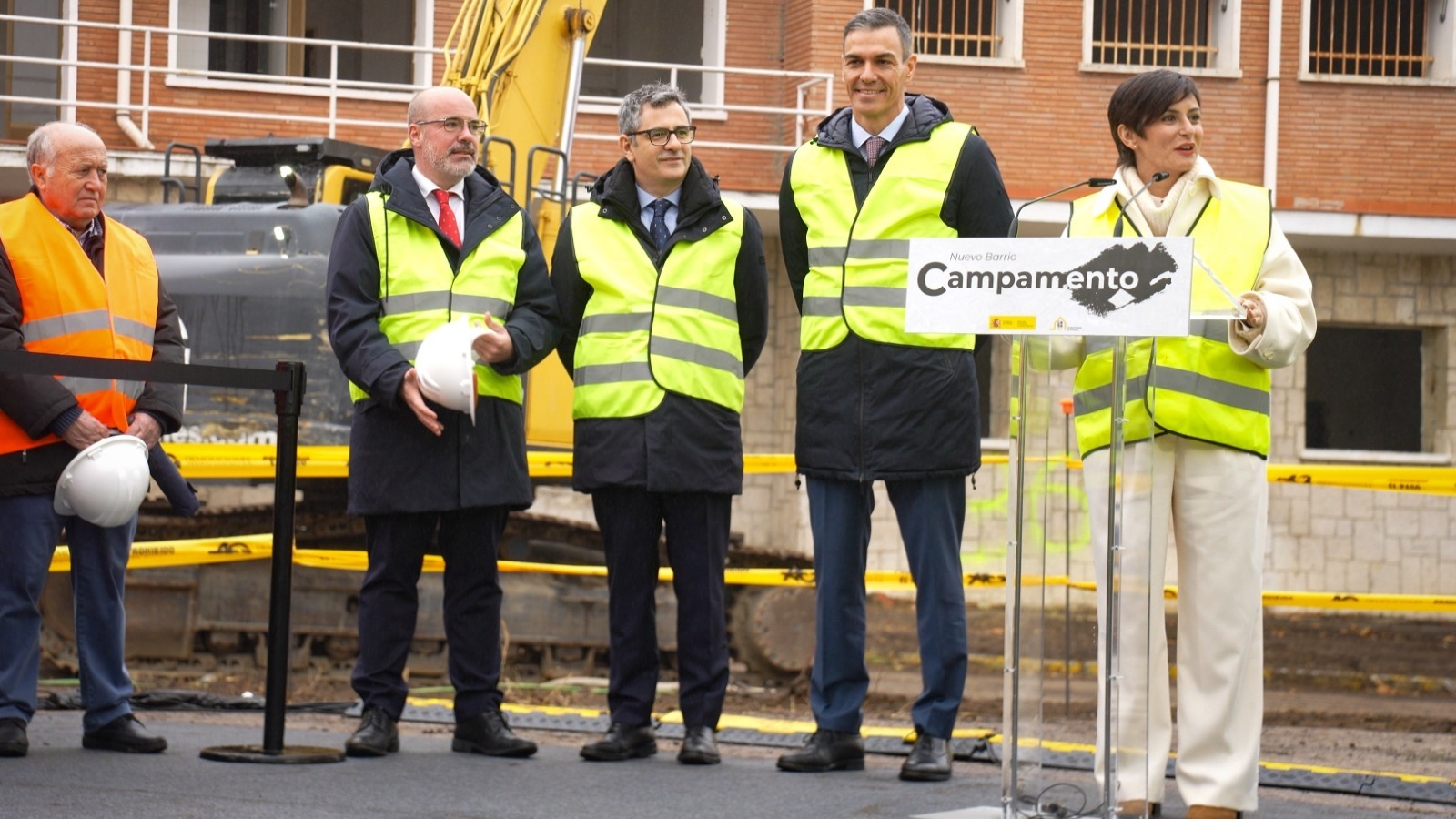 Acto de inicio de los trabajos de demolición del acuartelamiento de Campamento 
