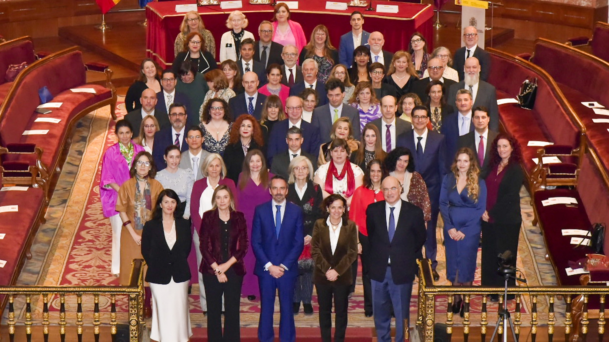 Entrega de títulos de médicos forenses y facultativos del INTCF