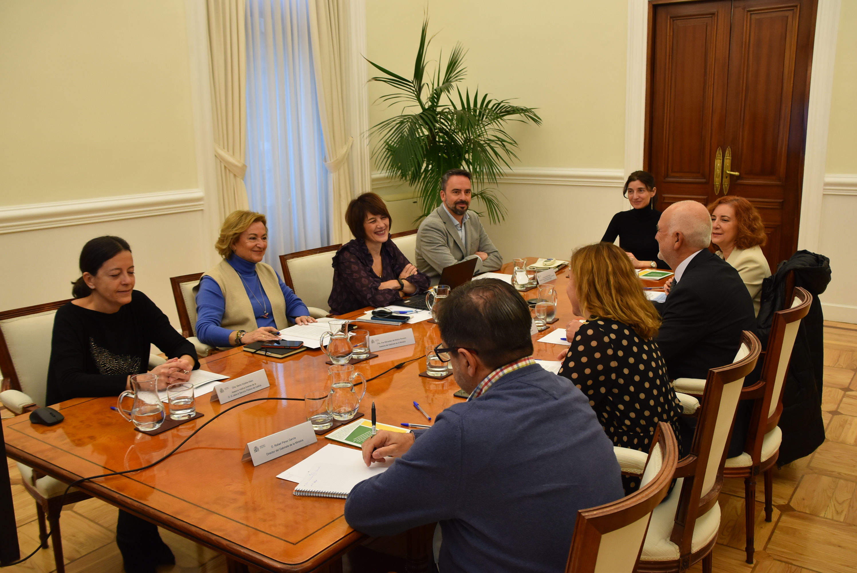 Expertas en psicología forense presentan a la ministra de Justicia la Guía de buenas prácticas de la realización de la prueba preconstituida 
