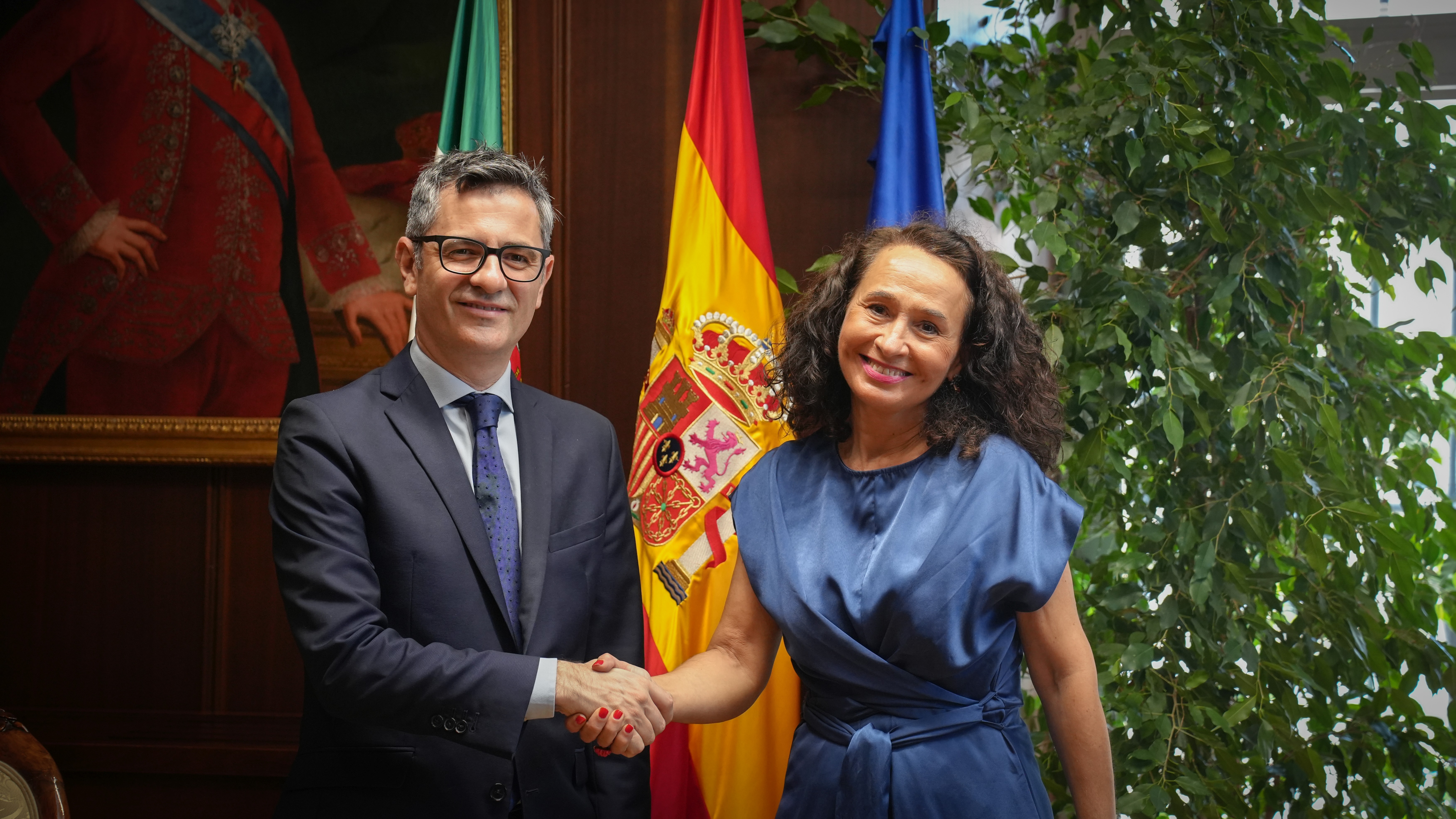 Félix Bolaños, con la presidenta del TSJ de Extremadura, María Félix Tena