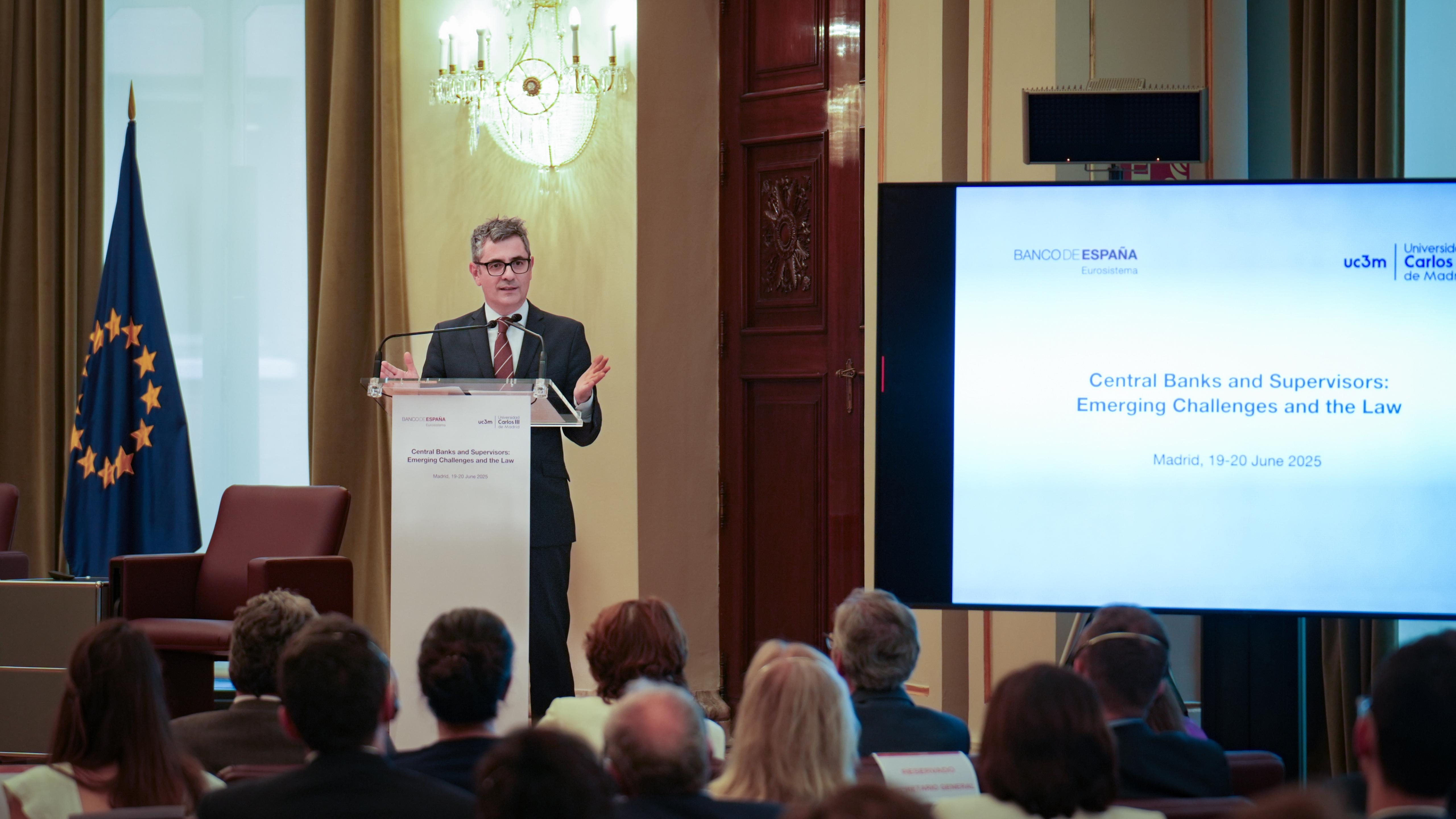Bolaños en las jornadas sobre nuevos retos legislativos organizadas por el Banco de España y la Universidad Carlos III de Madrid
