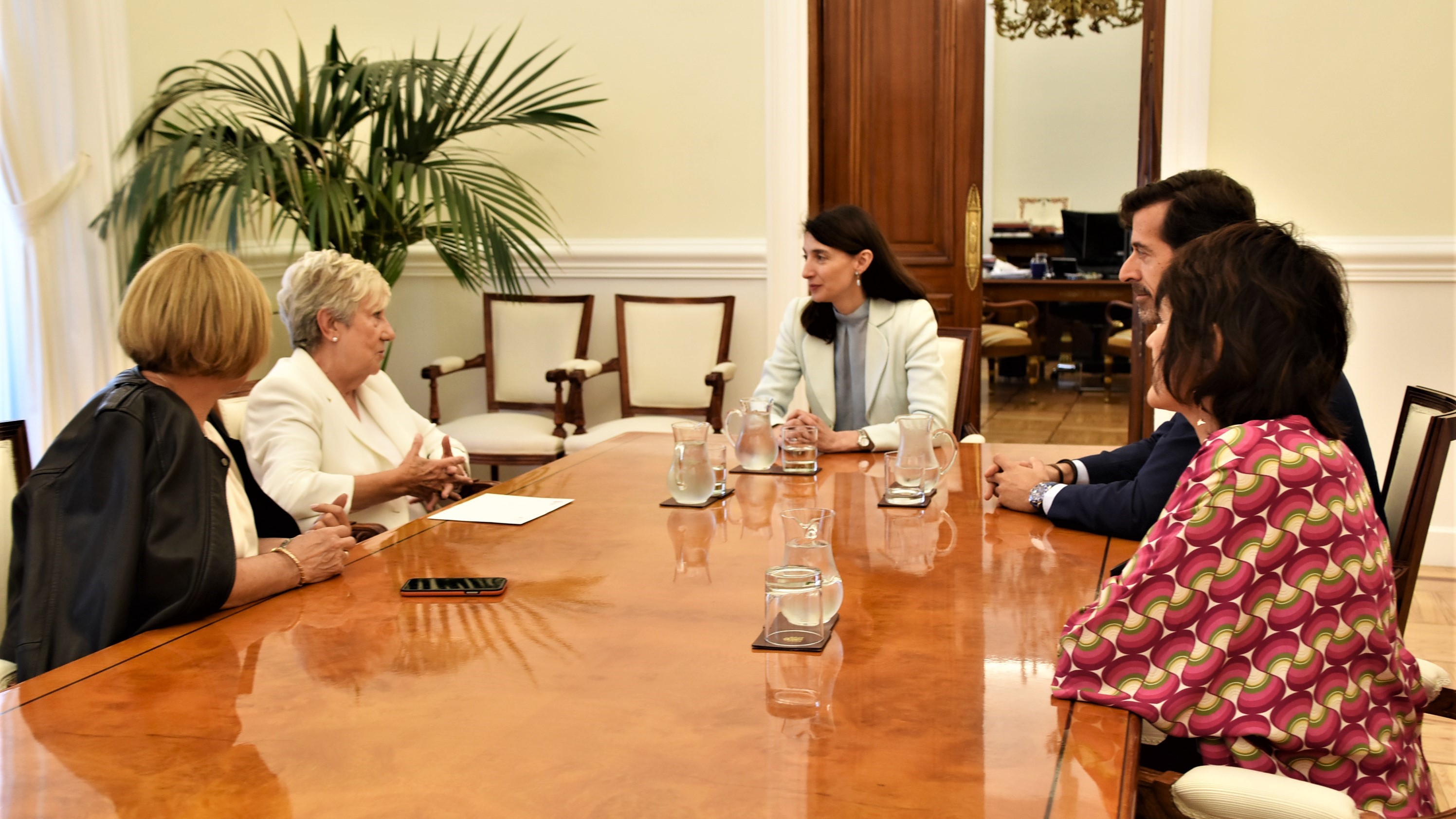 Llop se reúne con Carmen Alonso Ledesma