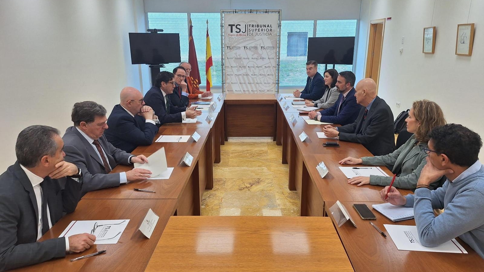 Reunión del secretario de Estado de Justicia con representantes del sector judicial en Murcia 