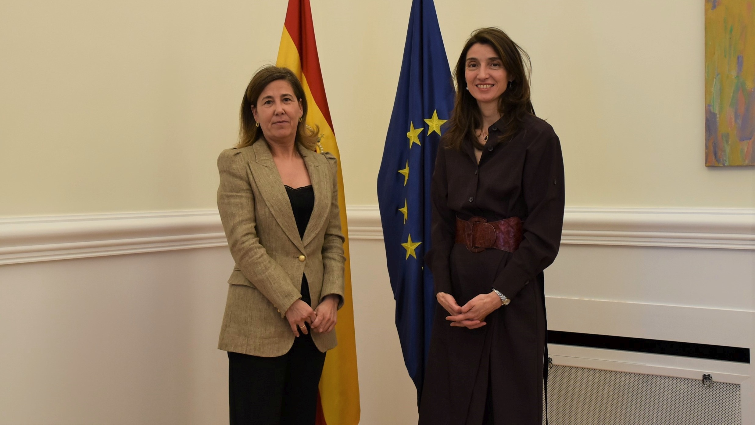 Pilar Llop, junto a la fiscal europea, Concepción Sabadell