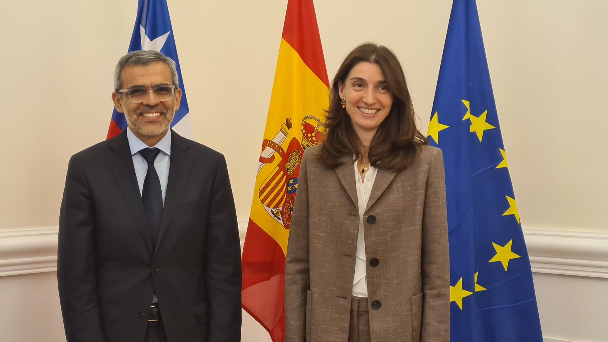 Pilar Llop con el ministro de Justicia de Chile, Luis Cordero