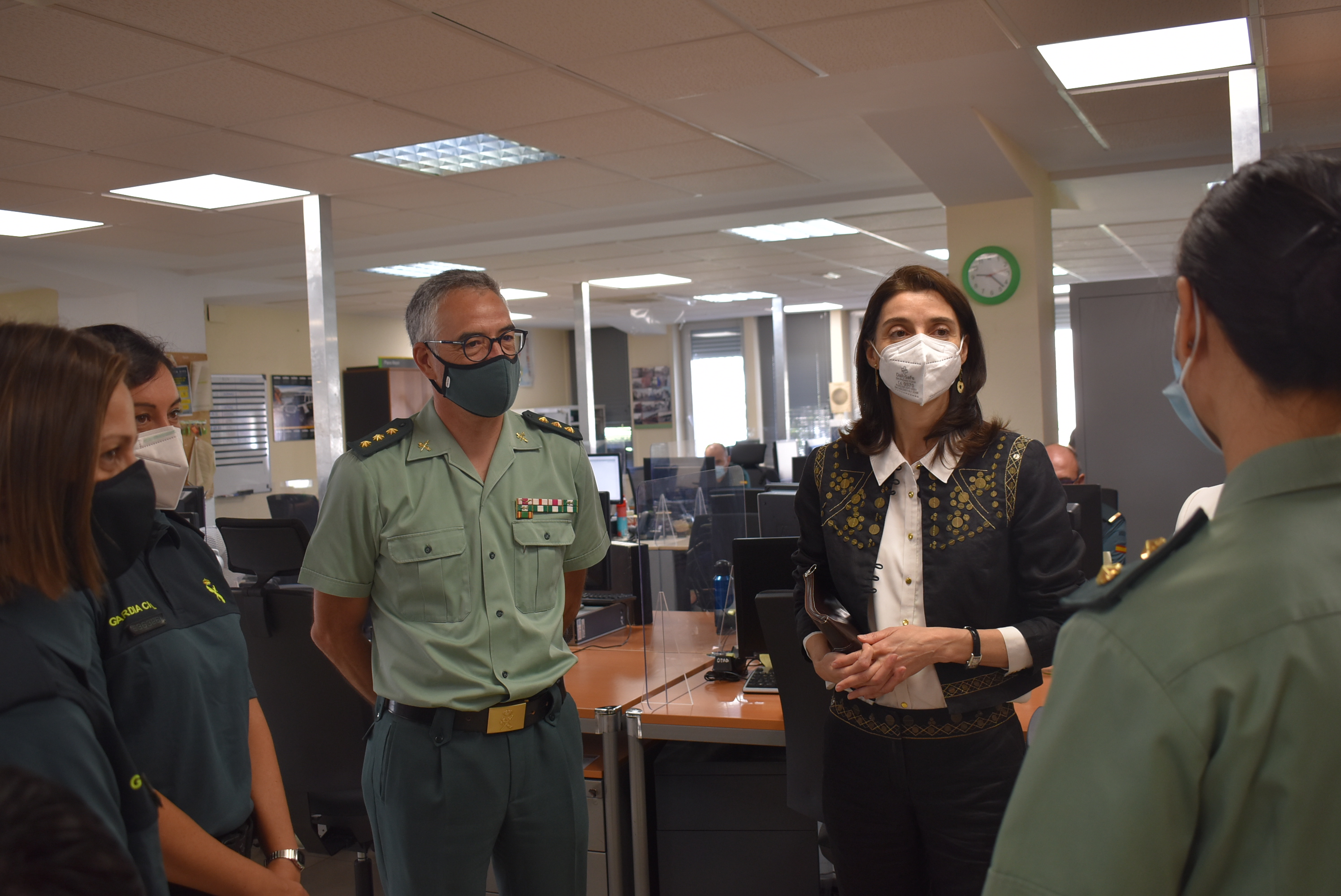 Pilar Llop visital la central de coordinación de comandancias de equipos de mujer y menores (EMUME)