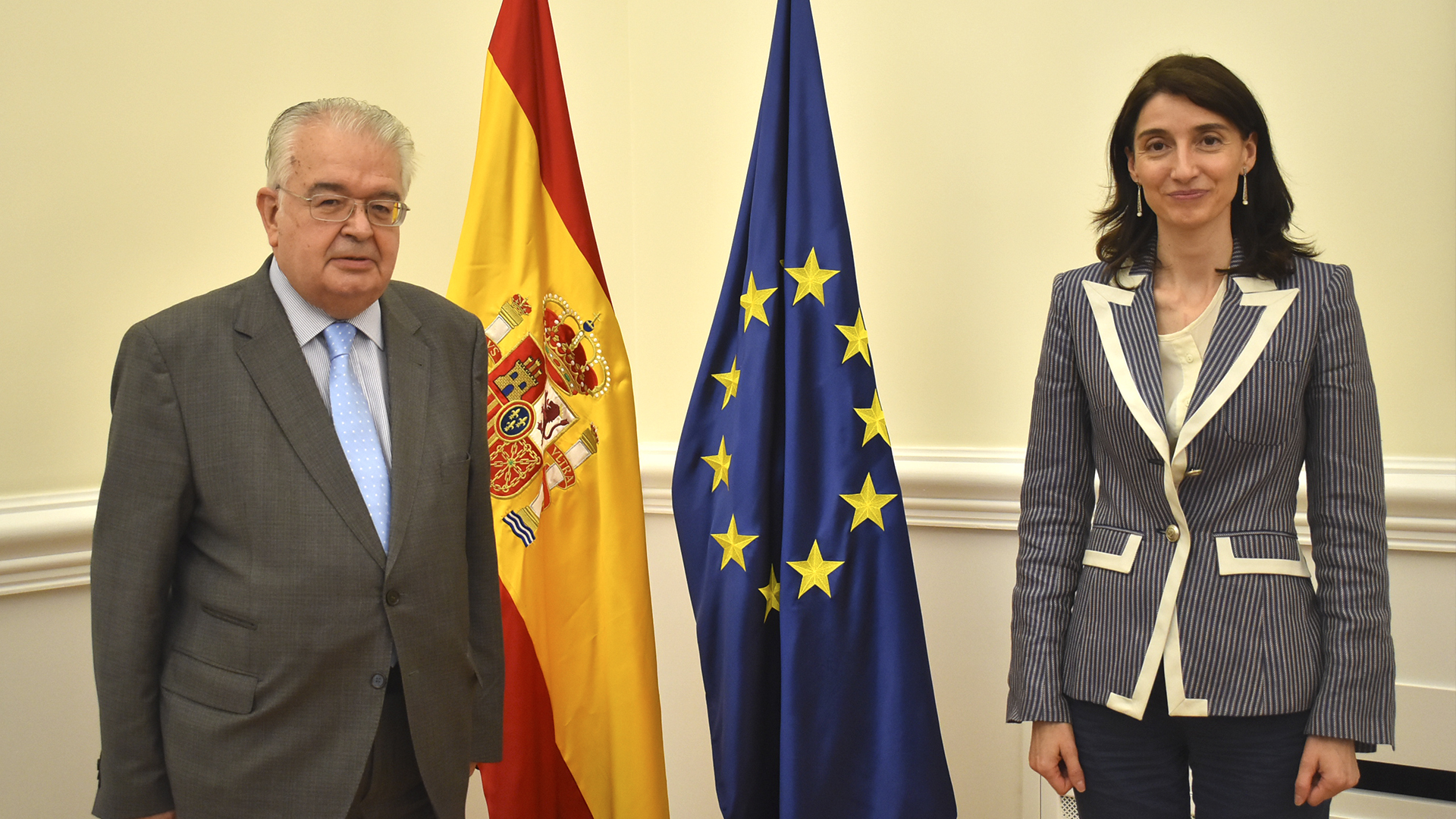 Pilar Llop y Juan José González