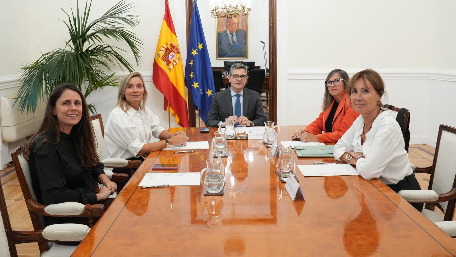 Félix Bolaños durante su reunión con la Asociación de Abogados Fiscales Sustitutos