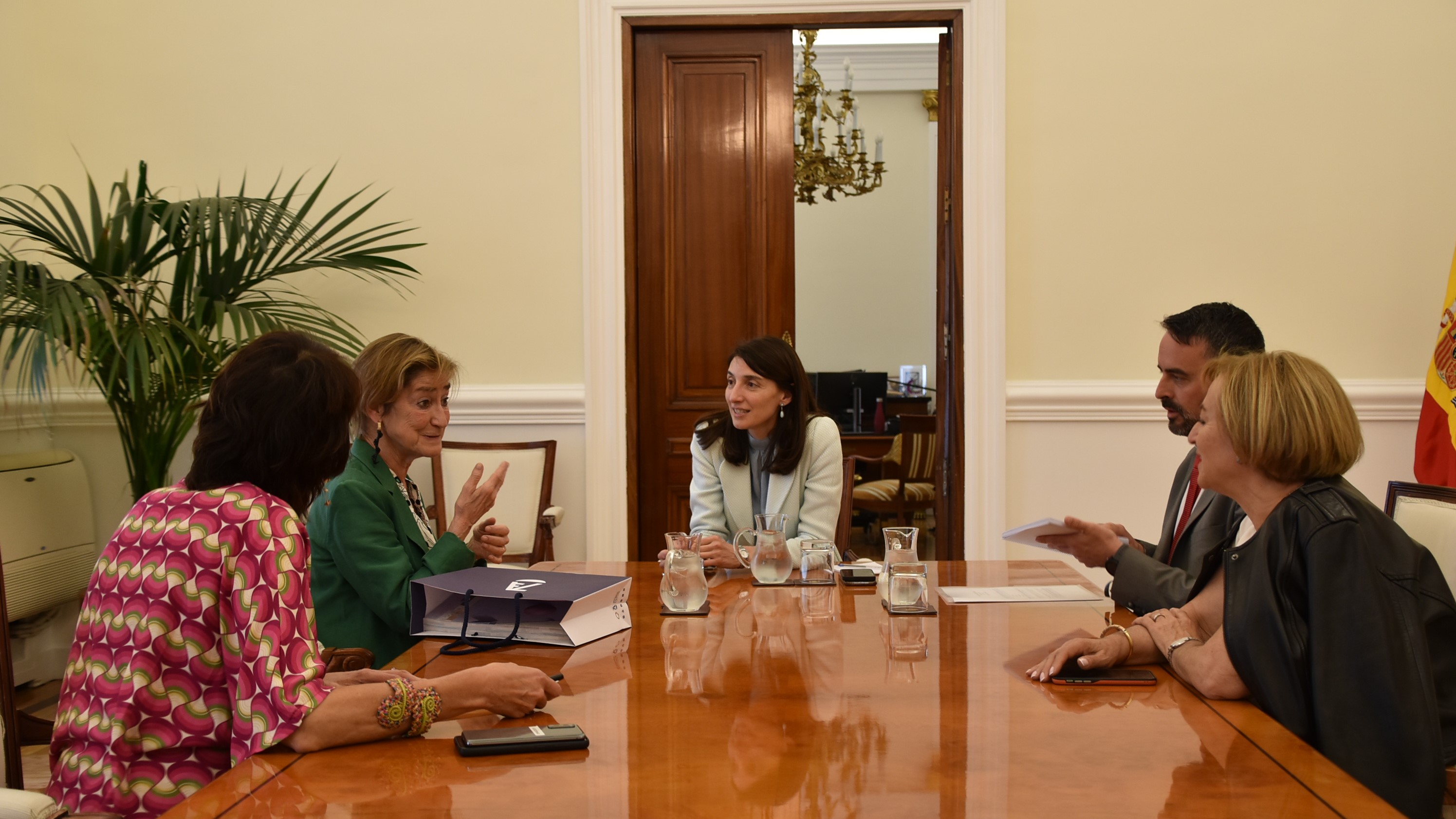 Reunión con Victoria Ortega