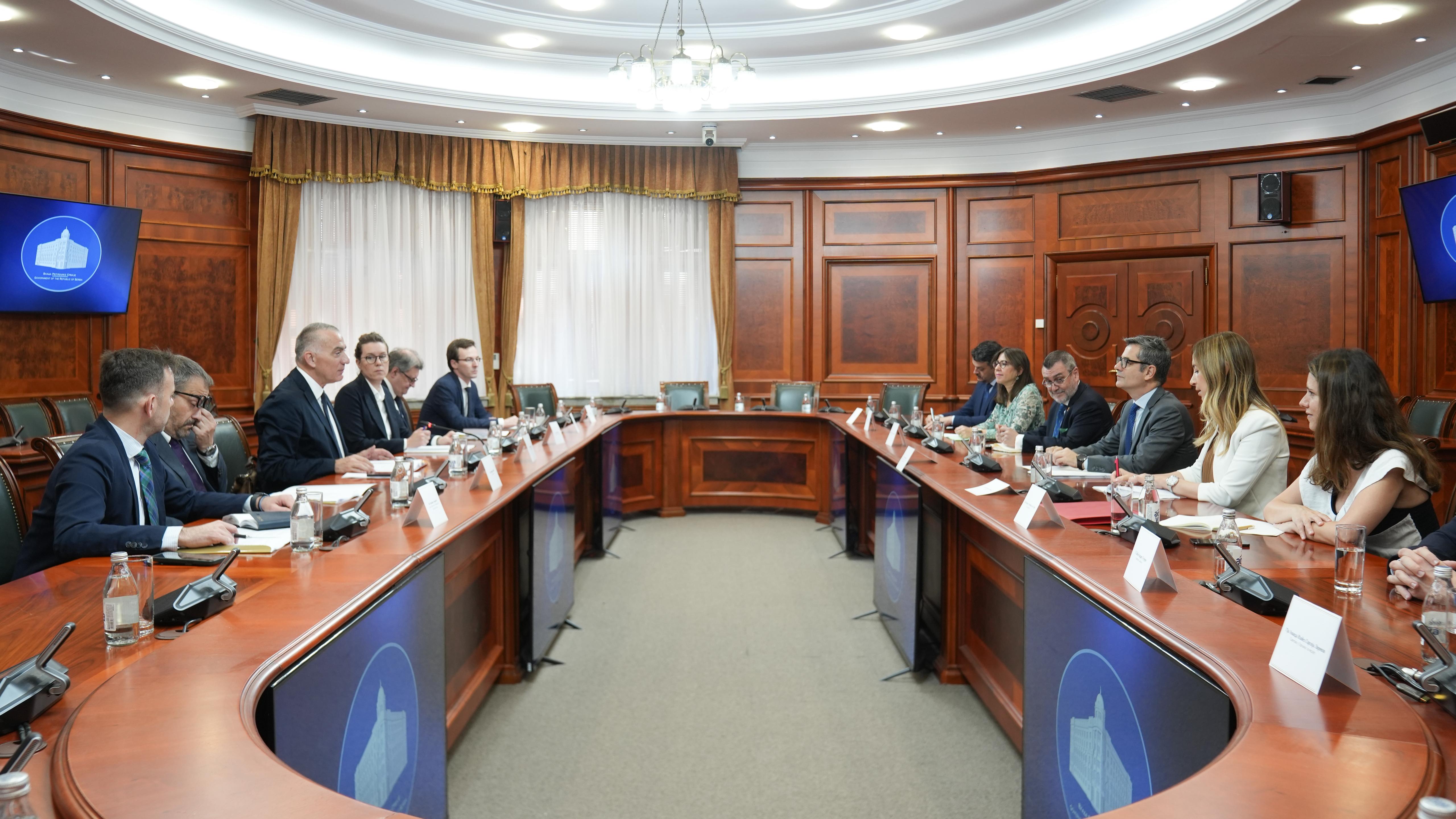 Bolaños, durante su reunión con el ministro de Justicia serbio, Nenad Vujić