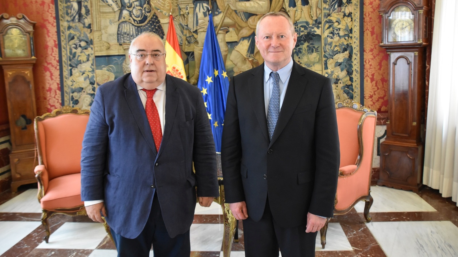 Tontxu Rodríguez con el director gral de Agencia de Derechos Fundamentales UE