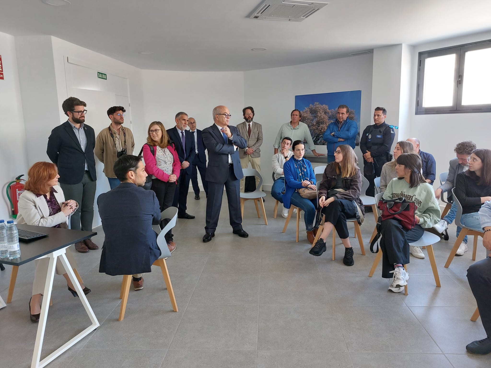 La DG para el Servicio Público de Justicia presenta la implantación del proyecto piloto de Oficina de Justicia en el municipio en Valverde de Leganés