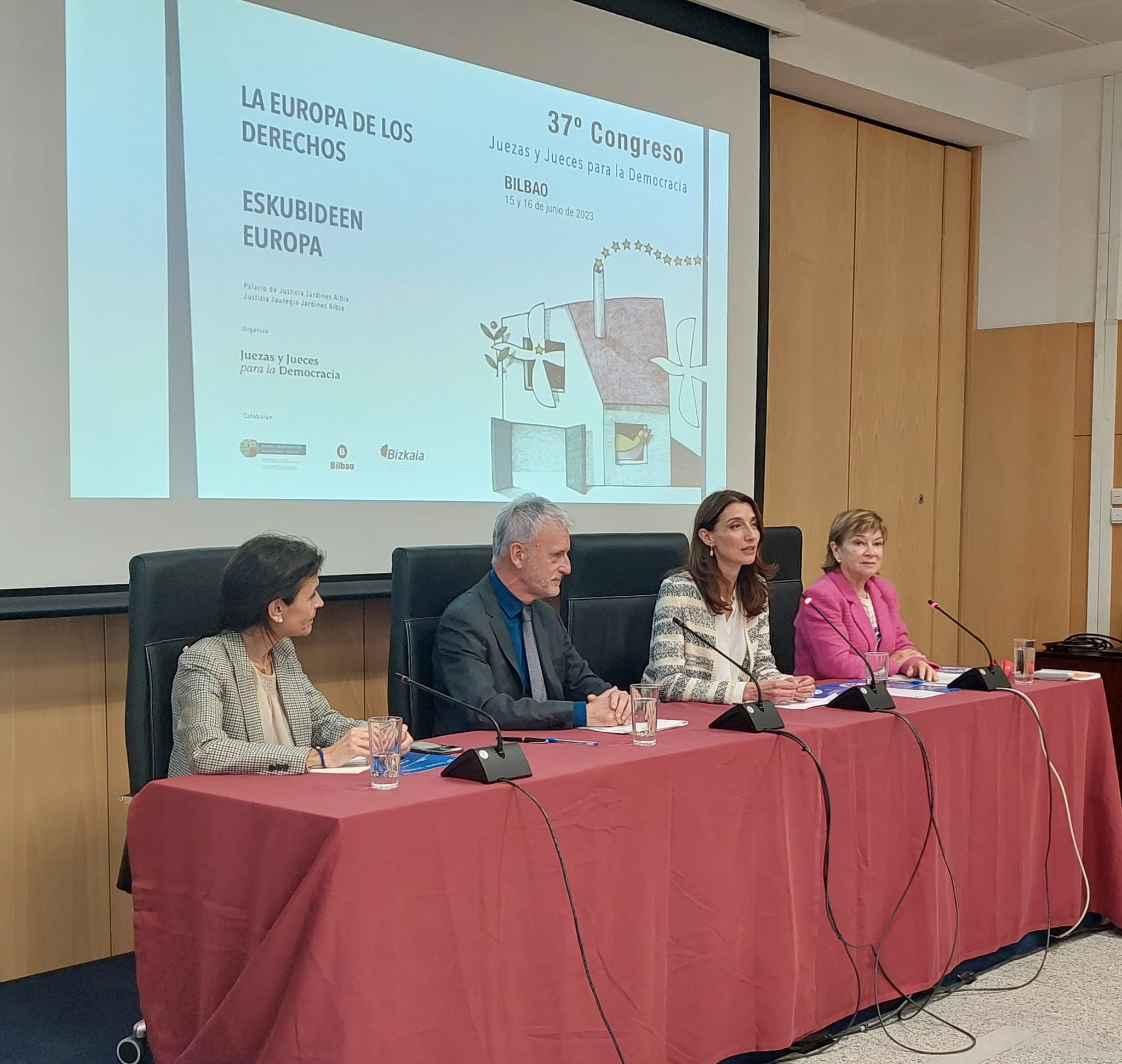 Llop participa en el acto inaugural del 37.º Congreso de la Asociación de Jueces y Juezas para la Democracia 