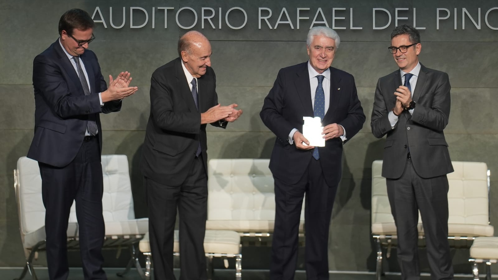 Félix Bolaños, durante la entrega del XII Premio Derecho y Sociedad de RocaJunyent a UNICEF